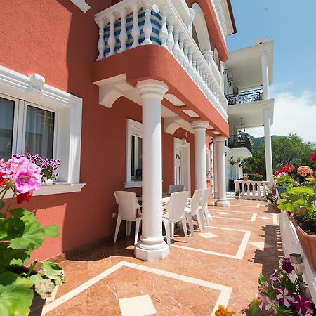 Hotel Wellness & Spa Angelo Gabriel Petrovac Luaran gambar