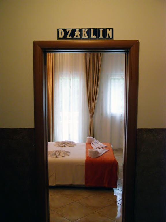 Hotel Wellness & Spa Angelo Gabriel Petrovac Luaran gambar