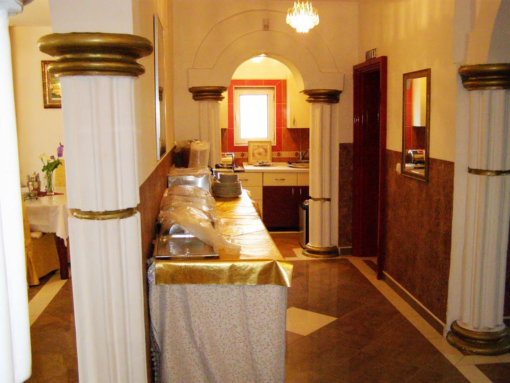 Hotel Wellness & Spa Angelo Gabriel Petrovac Luaran gambar