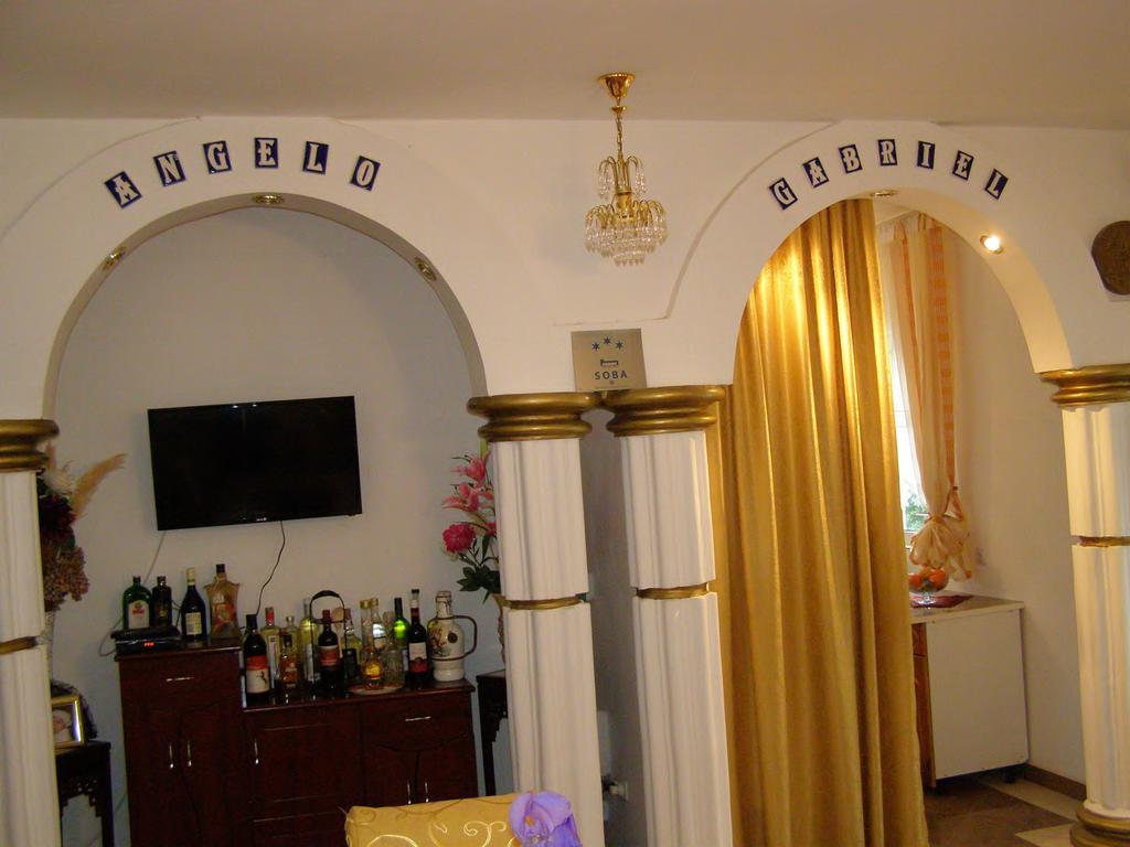 Hotel Wellness & Spa Angelo Gabriel Petrovac Luaran gambar