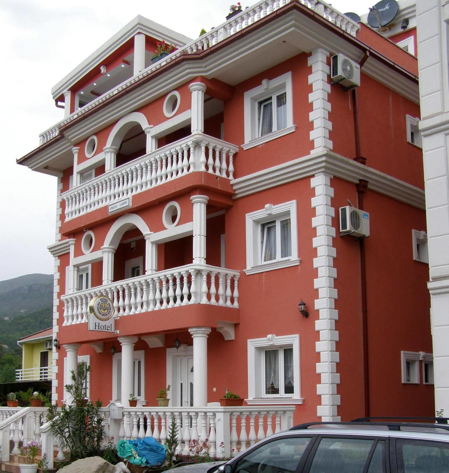 Hotel Wellness & Spa Angelo Gabriel Petrovac Luaran gambar