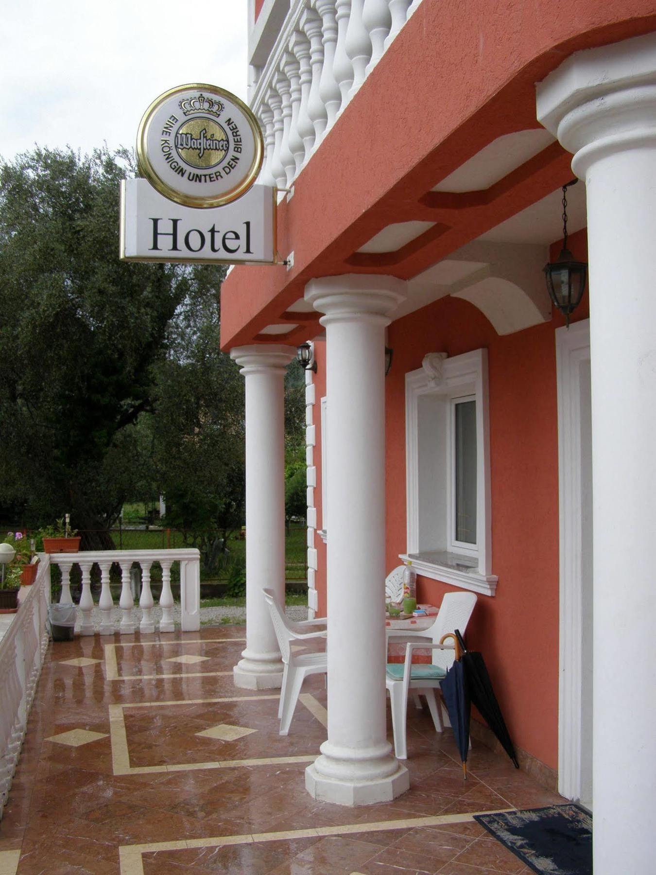 Hotel Wellness & Spa Angelo Gabriel Petrovac Luaran gambar