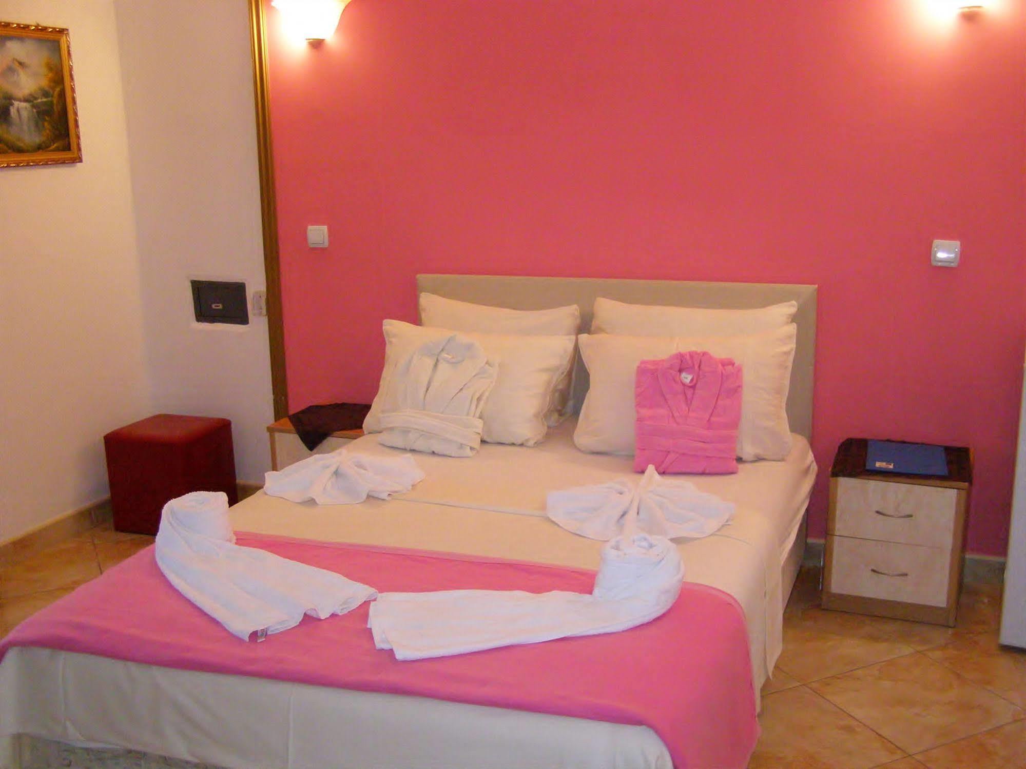 Hotel Wellness & Spa Angelo Gabriel Petrovac Luaran gambar