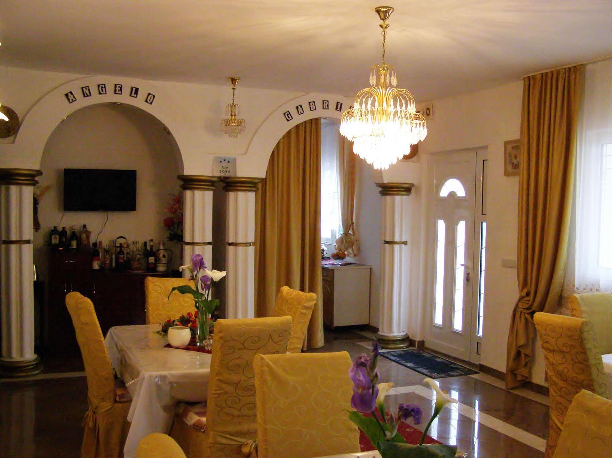 Hotel Wellness & Spa Angelo Gabriel Petrovac Luaran gambar