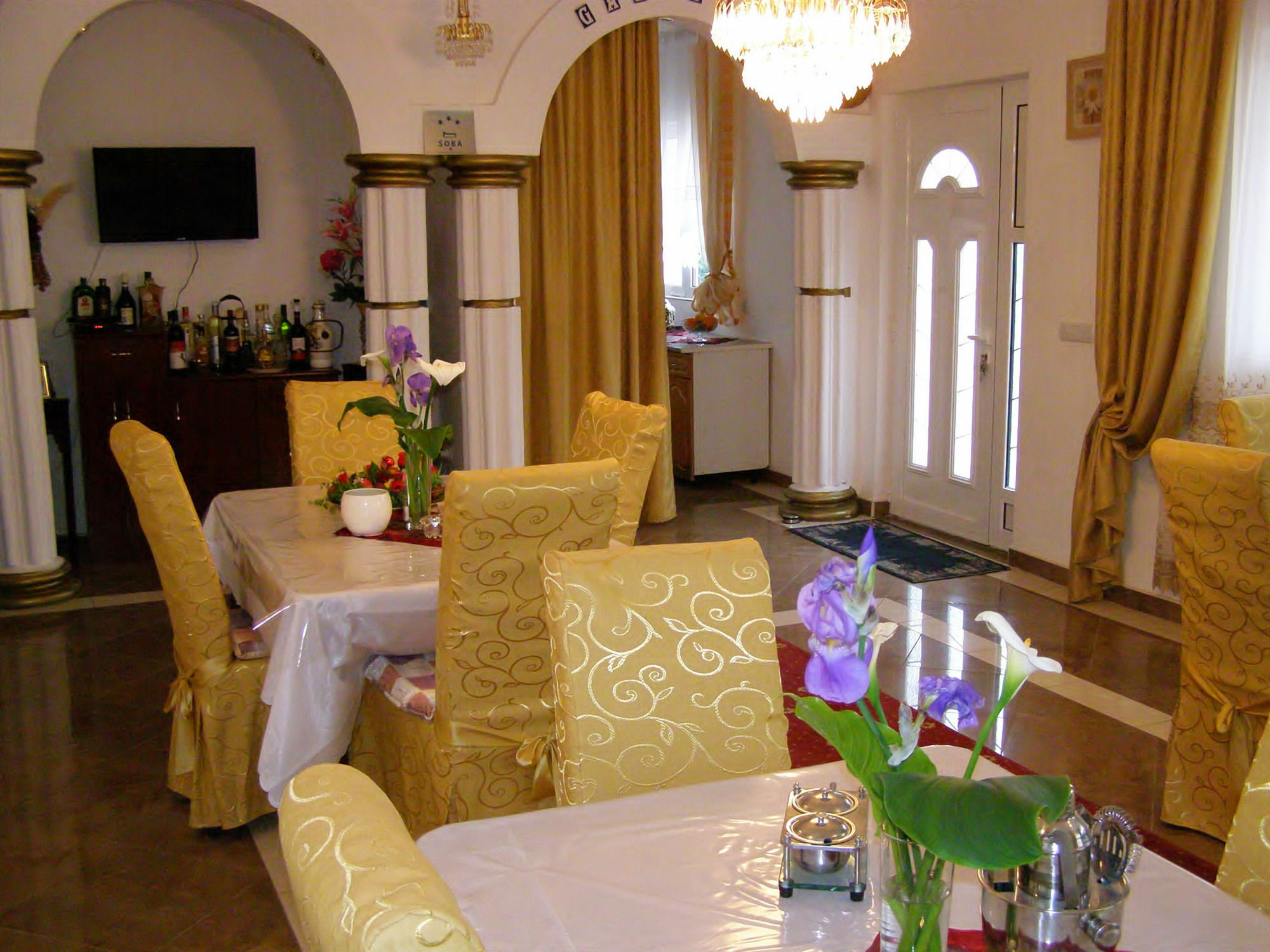 Hotel Wellness & Spa Angelo Gabriel Petrovac Luaran gambar