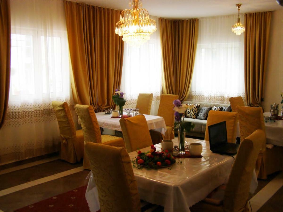 Hotel Wellness & Spa Angelo Gabriel Petrovac Luaran gambar